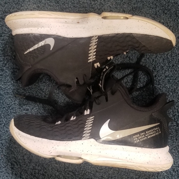 Nike Lebron Witness 5. Air Zoom. CT4629-001 Release Year 2020. Size Big Boy 6.5Y - Picture 1 of 11
